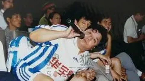 红山谷绿茵梦：高原少年新年光芒礼赞